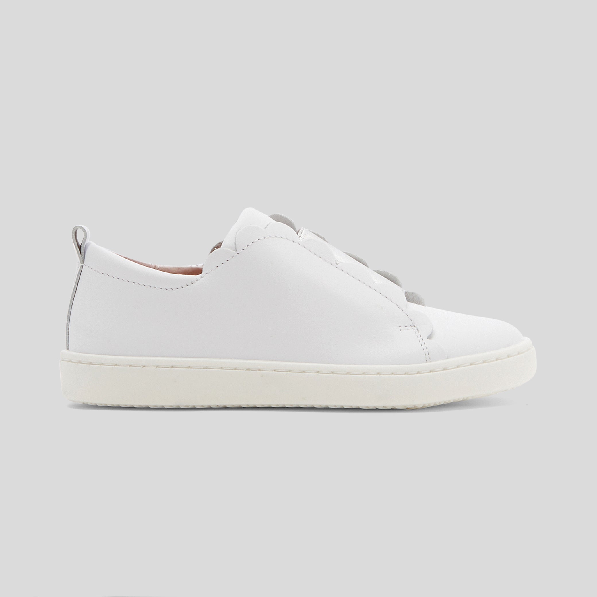 Easy to wear girl sneakers