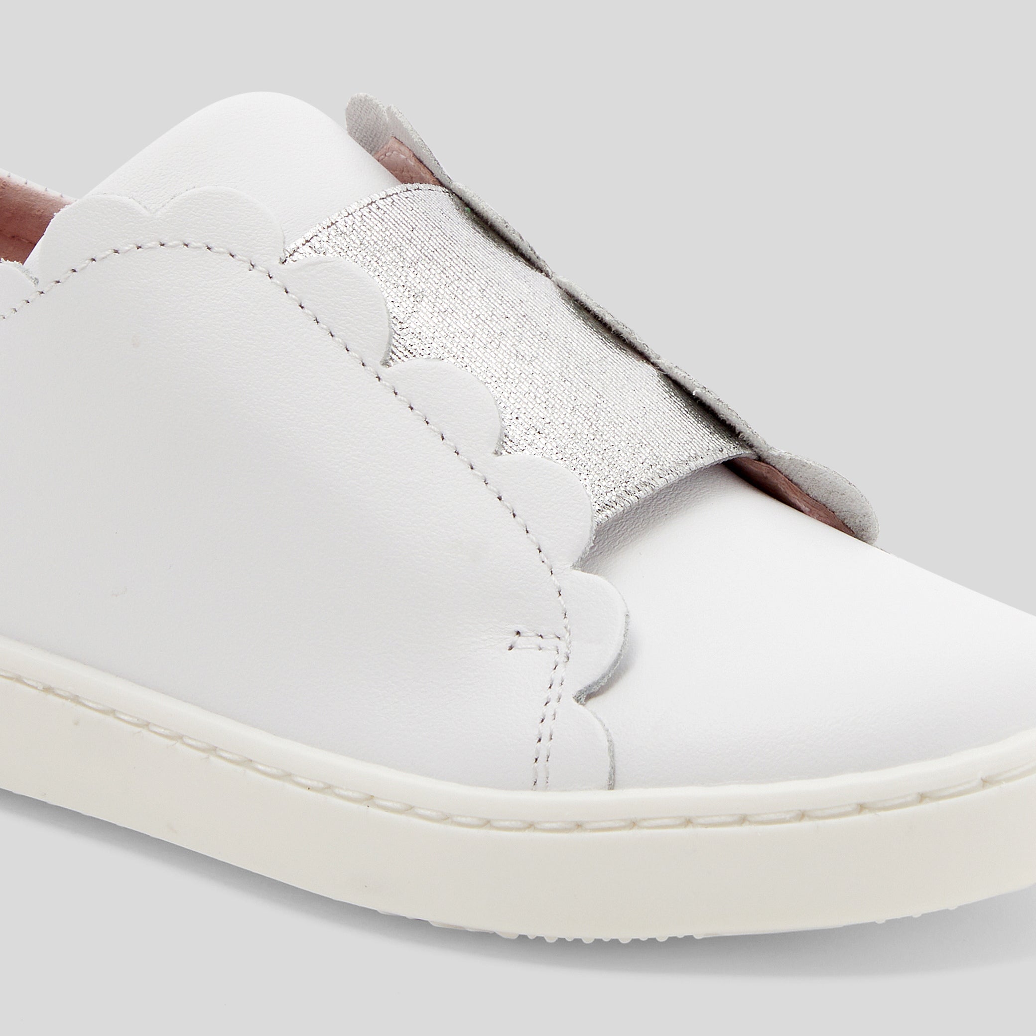 Easy to wear girl sneakers