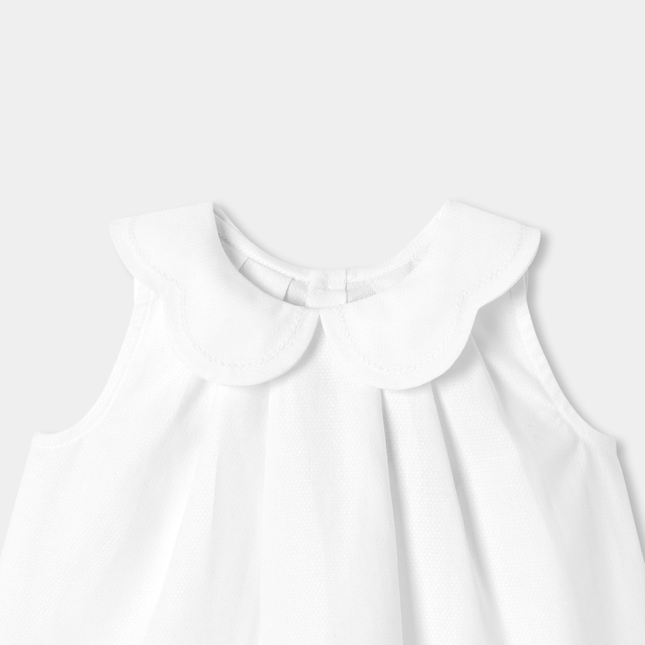 Baby girl blouse with scalloped collar