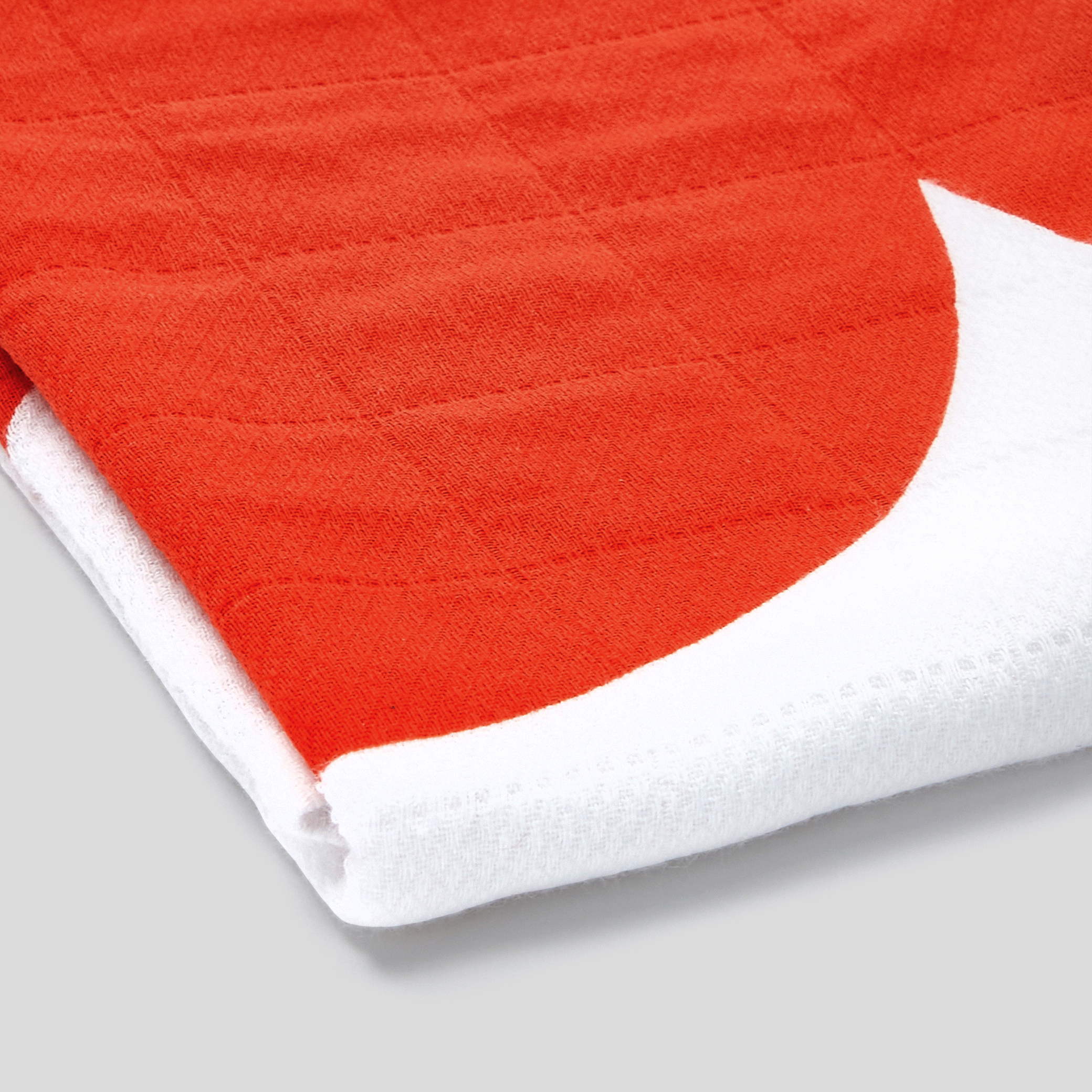 Swaddling cloth with heart print