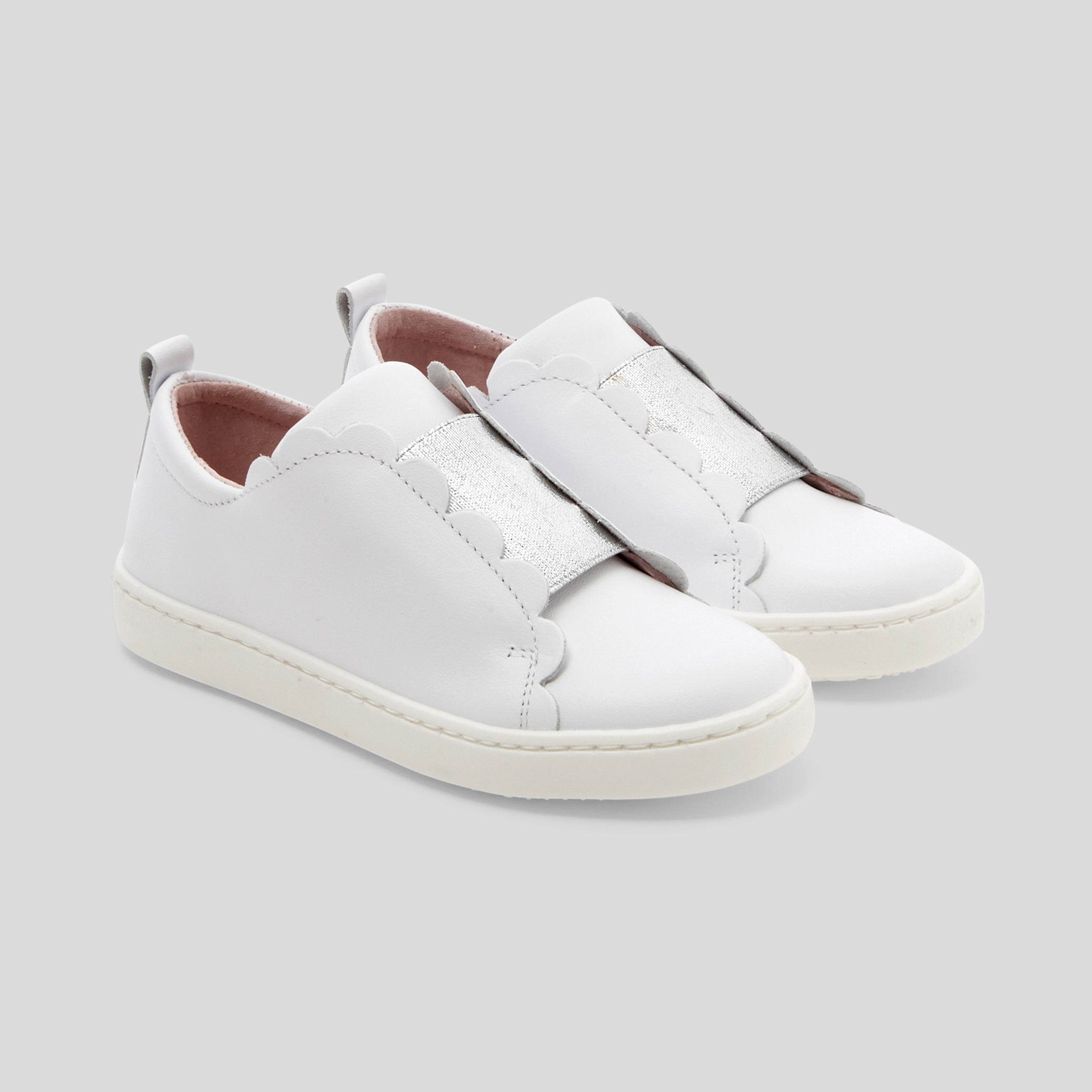 Easy to wear girl sneakers