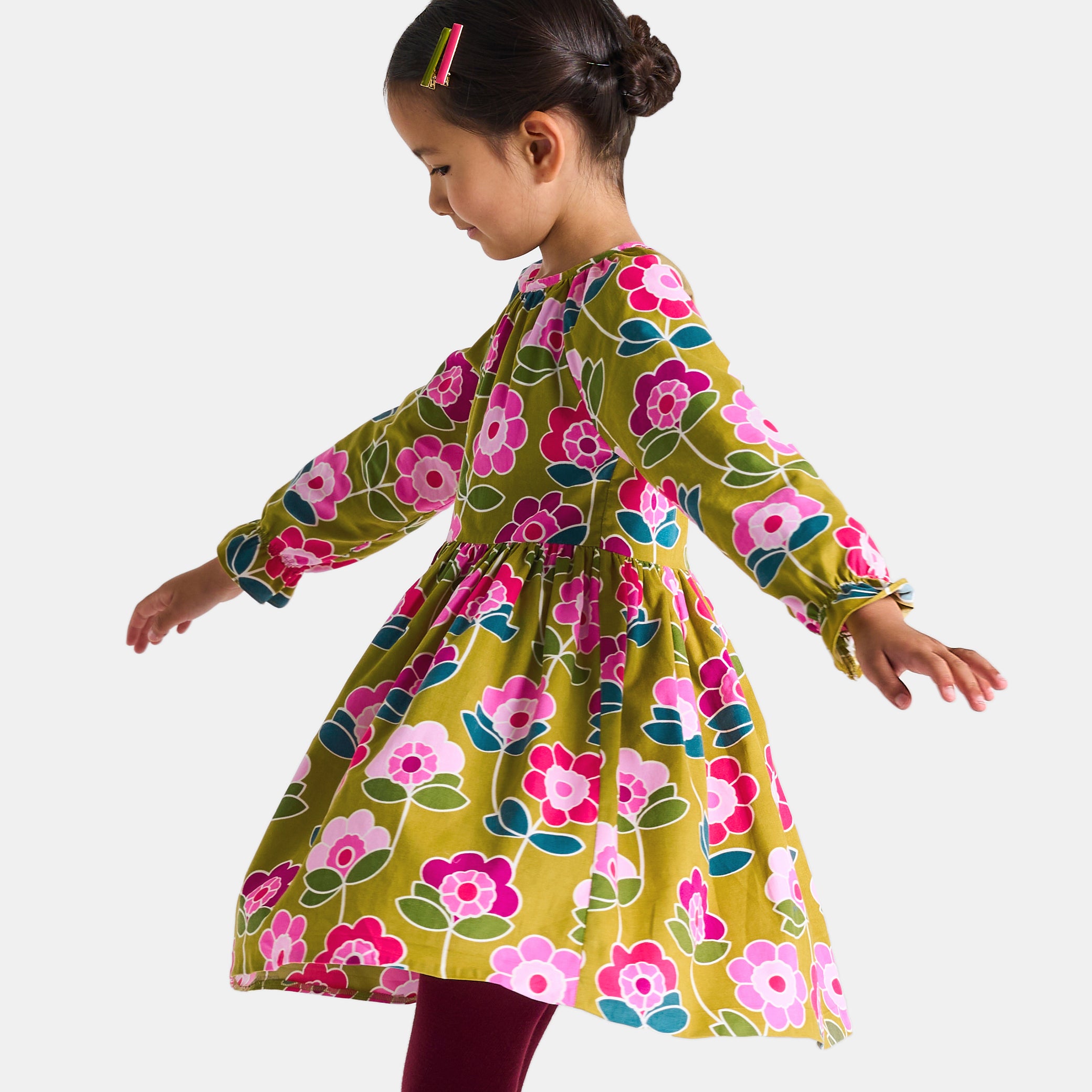 Girl dress in velvet milleraies