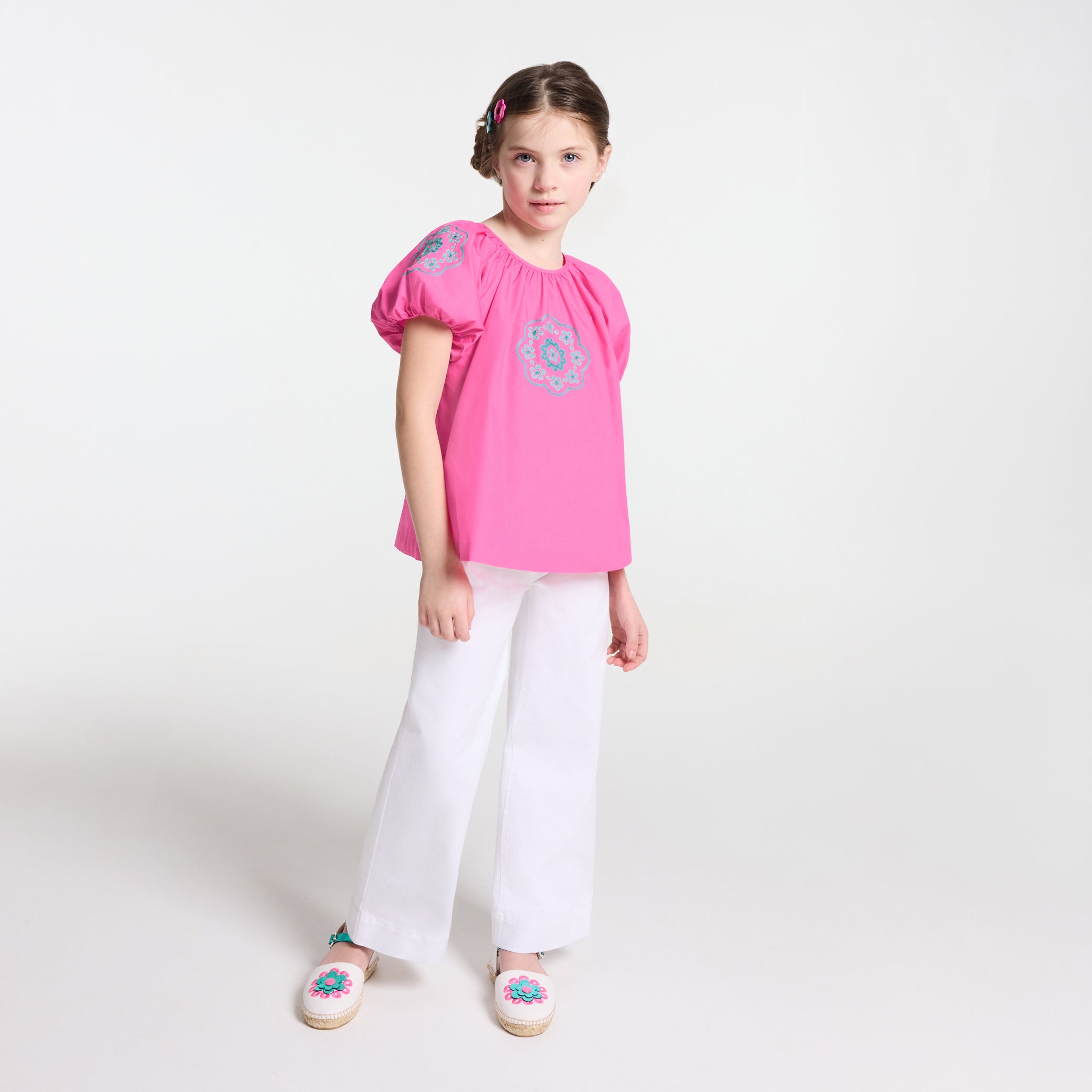 Girl blouse with balloon sleeves