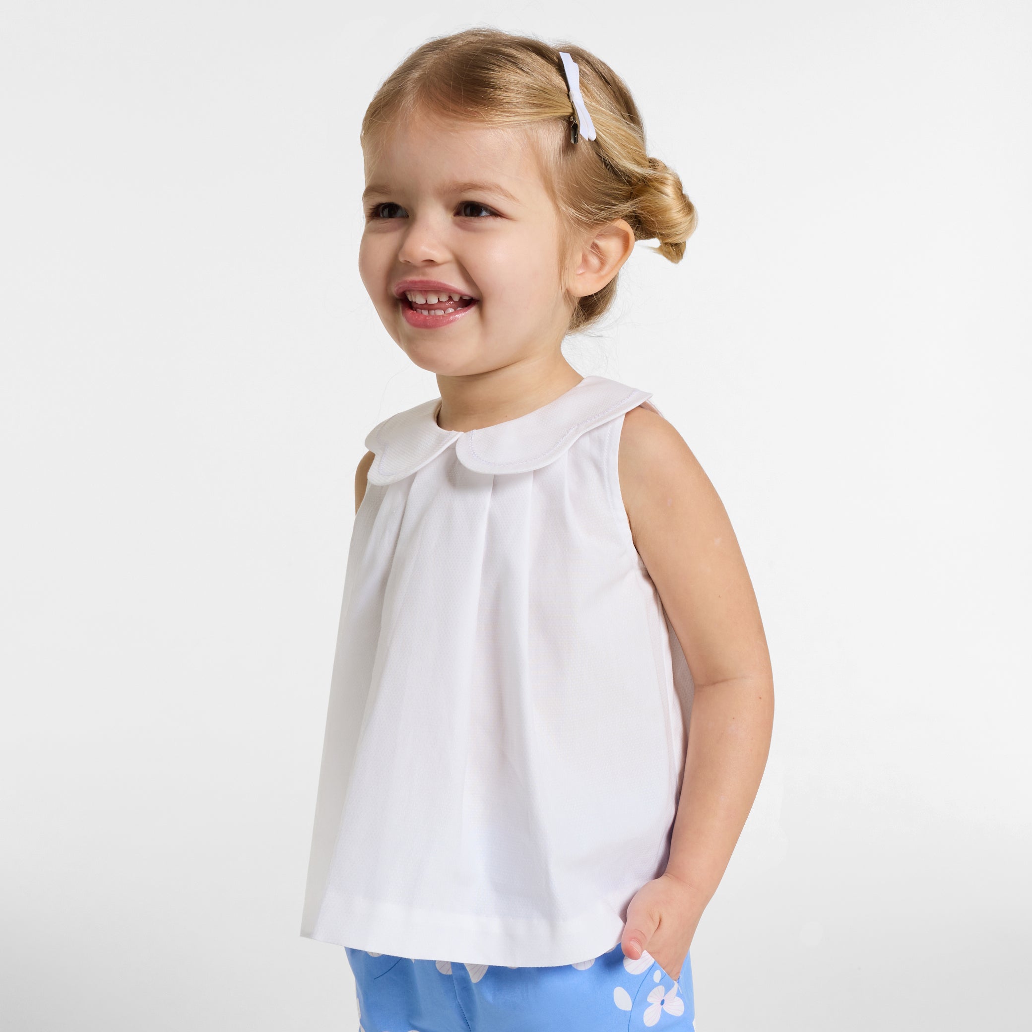 Baby girl blouse with scalloped collar