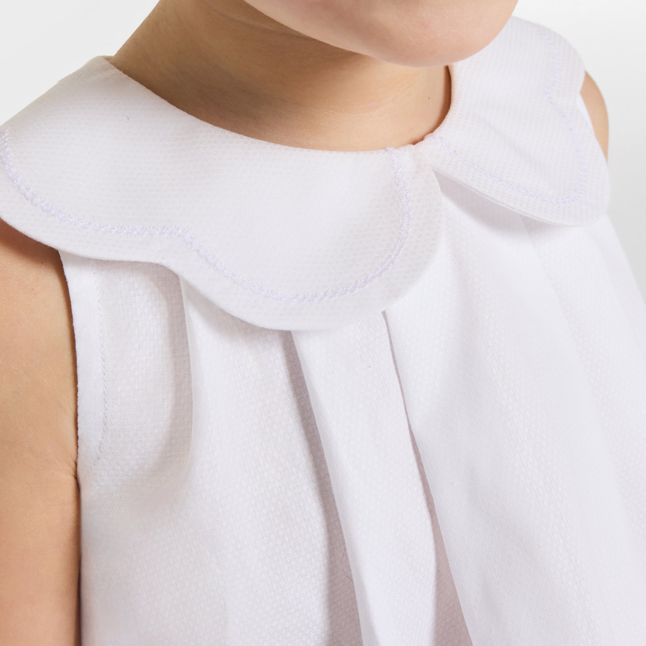 Baby girl blouse with scalloped collar